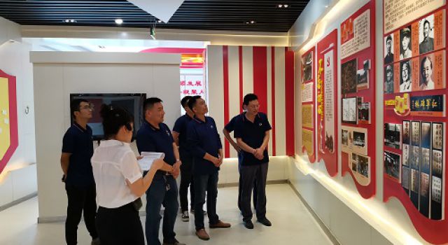 為慶祝建黨99周年, 九綿高速JL8總監(jiān)辦根據(jù)二公司安排深入開展“七一”系列活動(dòng)，通過開展一次黨課、參觀黨員活動(dòng)中心，用實(shí)際行動(dòng)紀(jì)念慶祝建黨99周年