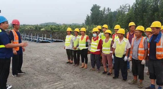 日蘭高速巨菏段改擴建工程監(jiān)理二組組織召開水穩(wěn)攤鋪質量提升現(xiàn)場會