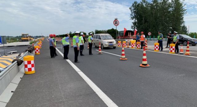 日蘭高速改擴建工程二標第一次導(dǎo)改轉(zhuǎn)序順利完成