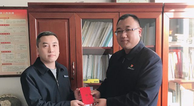 “爸,媽！請您放心！”——聽聽“就地過年”員工的心里話