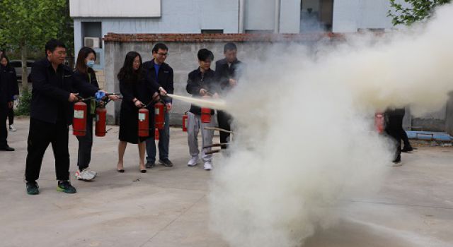 未雨綢繆、增強(qiáng)安全意識----公司組織員工開展安全、消防演練