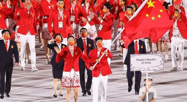 奧運(yùn)健兒賽場(chǎng)奮勇沖金，我輩青年定當(dāng)拼搏努力